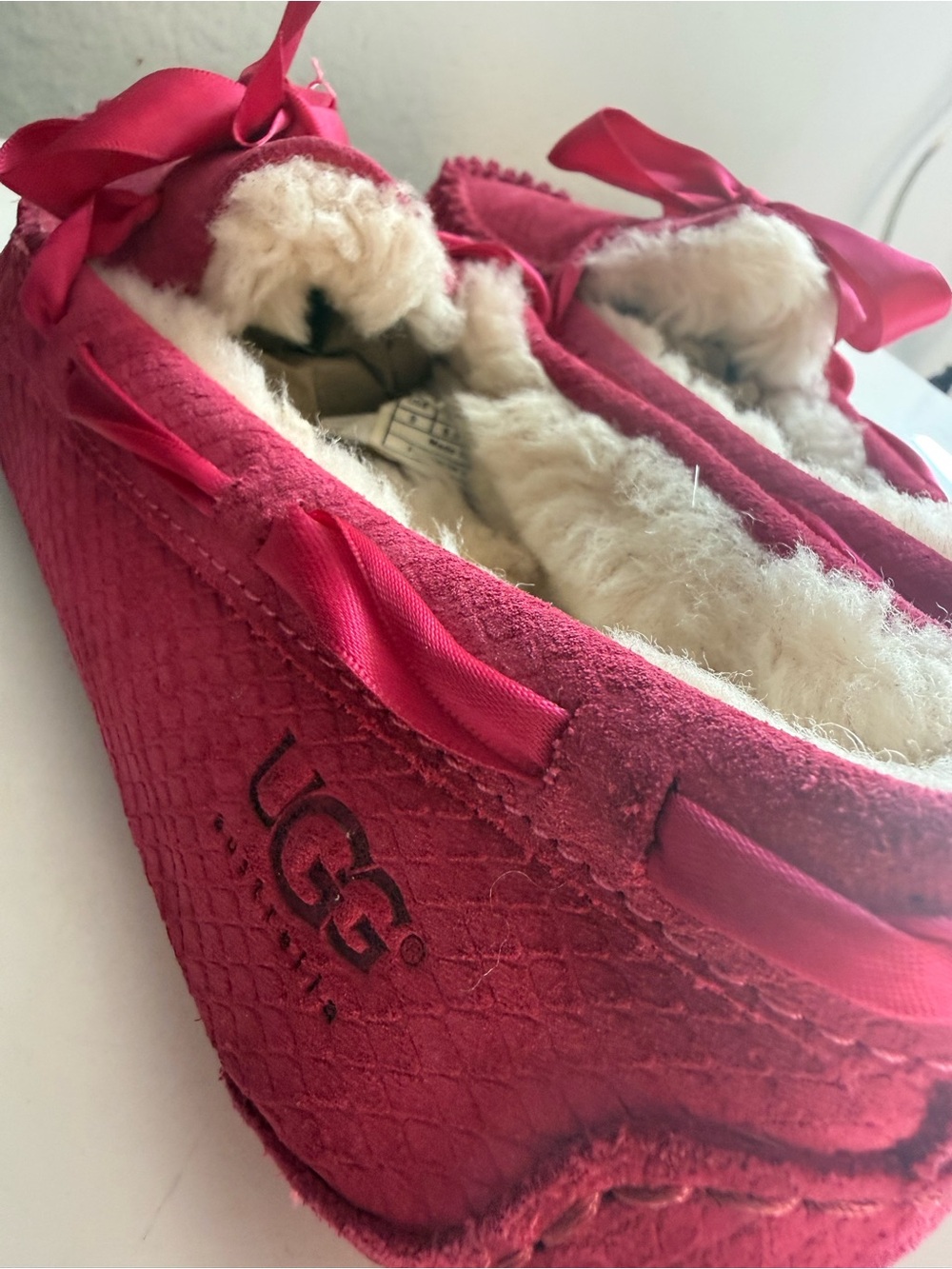 UGG Dakota size 8 Pink Satin-Bow Shearling Moccasins - Picture 6 of 8